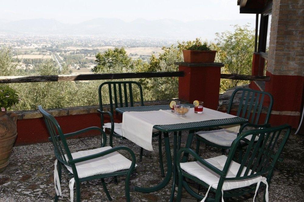 Il Poggio Dei Pettirossi Hotel Bevagna Exterior foto