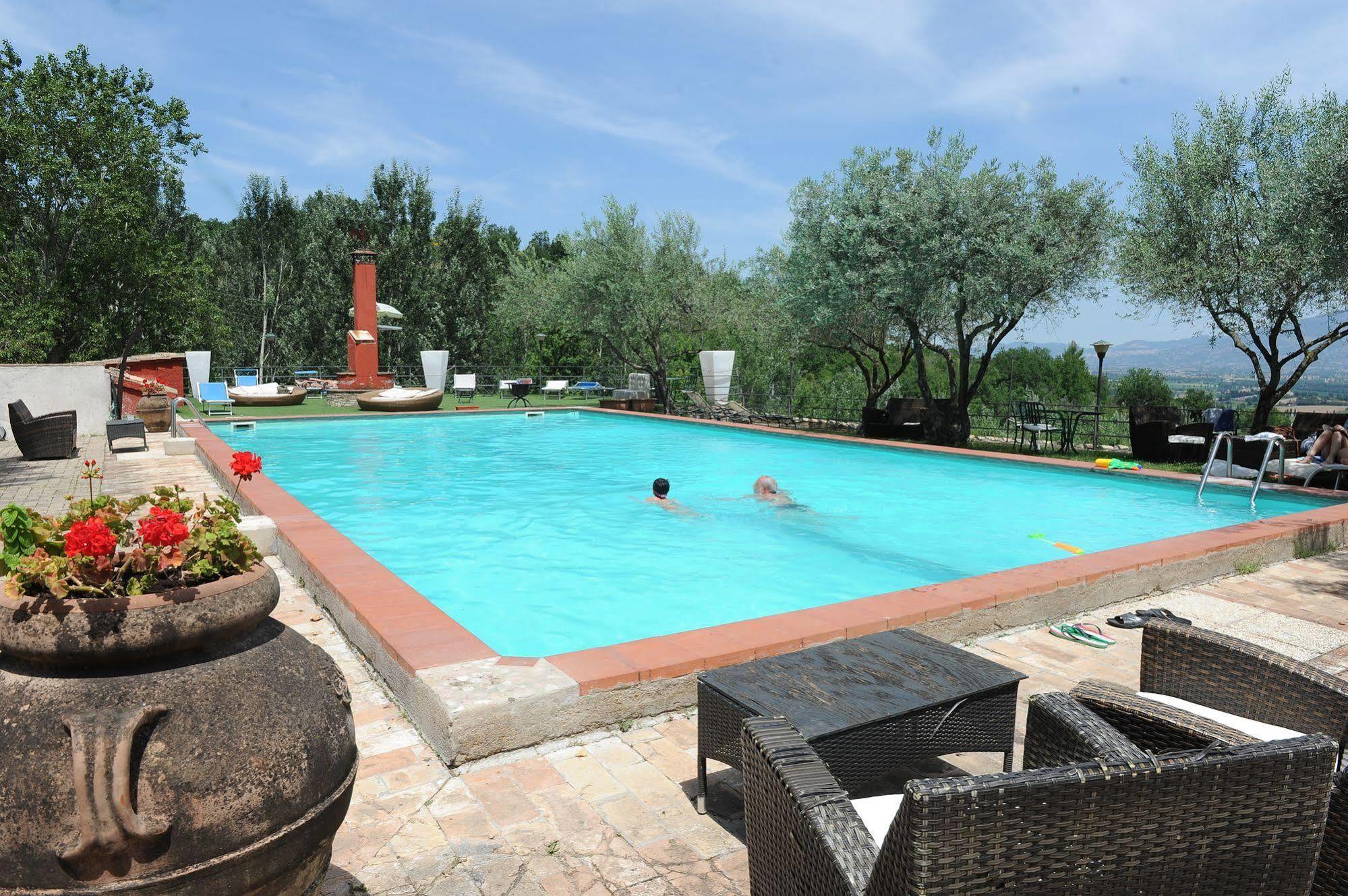 Il Poggio Dei Pettirossi Hotel Bevagna Exterior foto