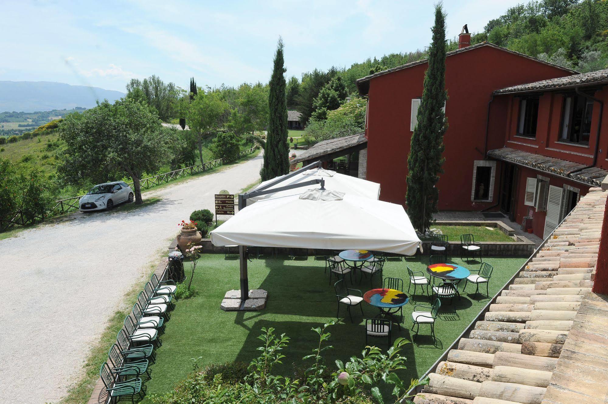 Il Poggio Dei Pettirossi Hotel Bevagna Exterior foto