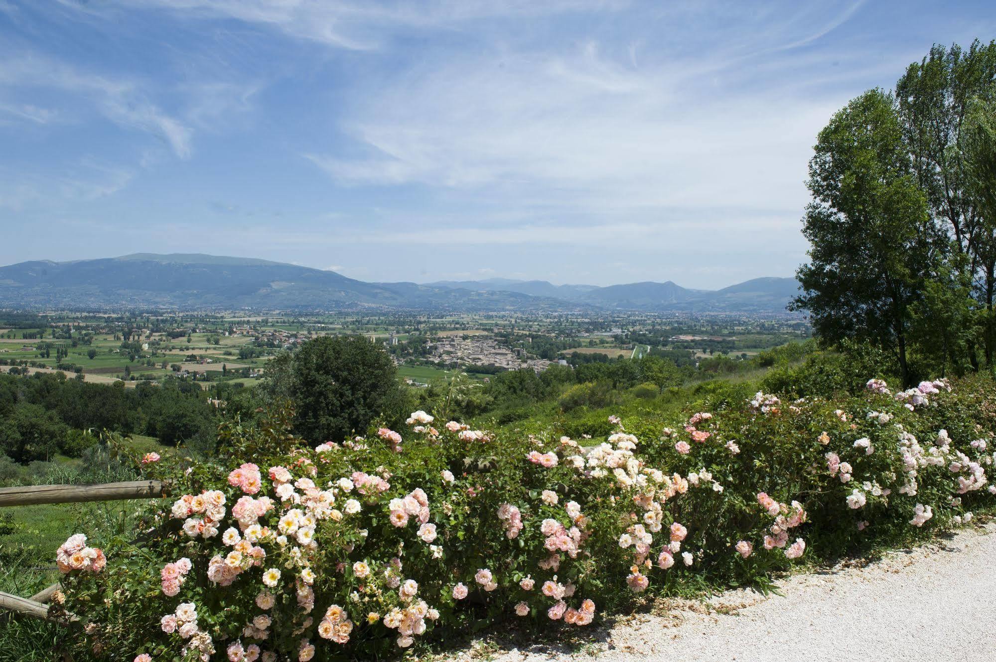Il Poggio Dei Pettirossi Hotel Bevagna Exterior foto